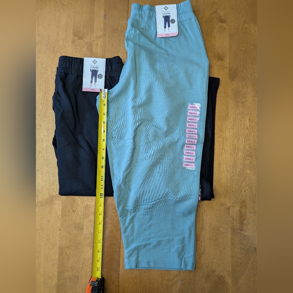 Set Of Three Women's Capris - Picture 2 of 3